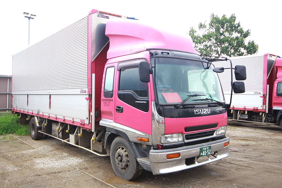 ピンクの可愛いトラック