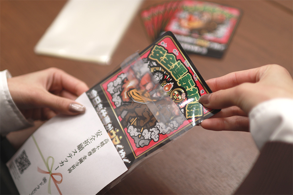 ドラEVERスタッフで封入作業