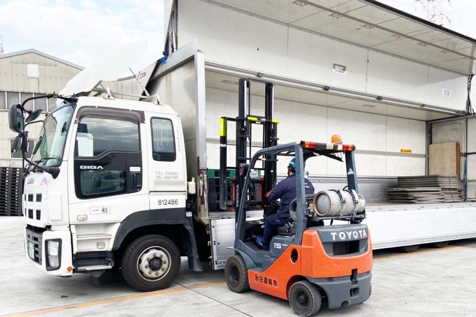 アキタ株式会社（京都営業所）-大型トラックドライバーの求人ドラEVER