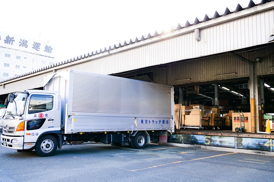 東京トラック運送株式会社 葛西支店 大型トラックドライバーの求人 ドラever