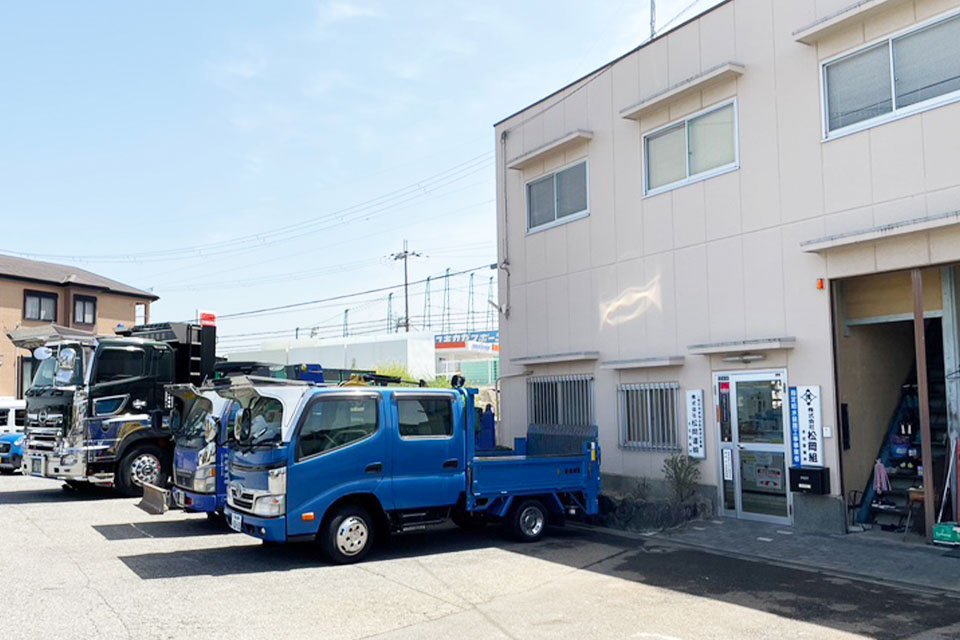 株式会社松岡運輸（本社）-大型トラックドライバー,ダンプドライバーの