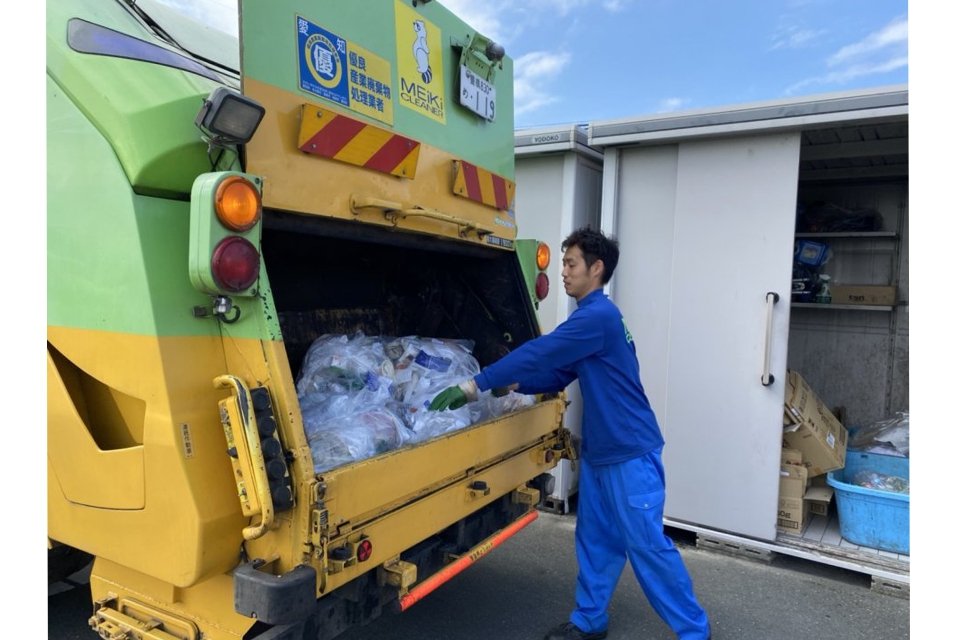 株式会社明輝クリーナー 本社 中型トラックドライバー 廃棄物収集運搬 ルート回収ドライバーの求人 ドラever