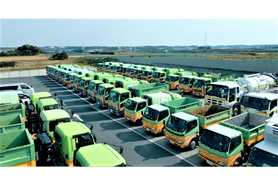 株式会社明輝クリーナー 本社 中型トラックドライバー 廃棄物収集運搬 ルート回収ドライバーの求人 ドラever