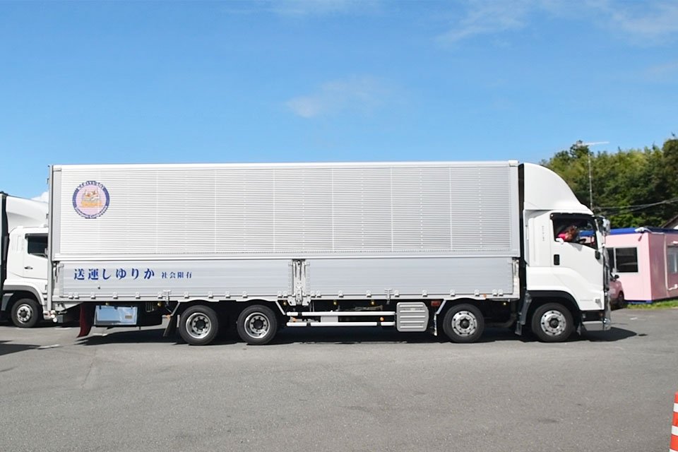 有限会社かりゆし運送 本社営業所 小型トラックドライバー 中型トラックドライバー 大型トラックドライバーの求人 ドラever