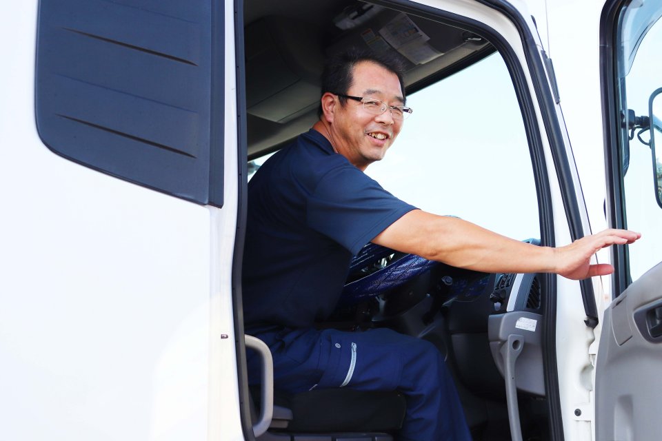 蓮沼商運株式会社 本社 中型トラックドライバーの求人 ドラever