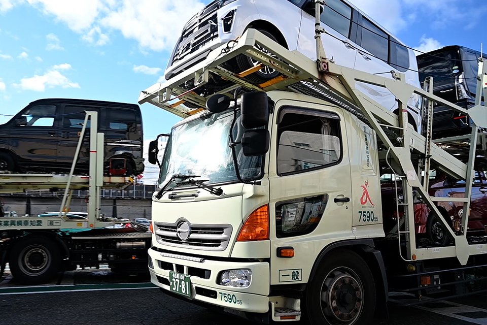 愛知車輌興業株式会社 滋賀営業所 大型トラックドライバー トレーラー 牽引 キャリアカーの求人 ドラever
